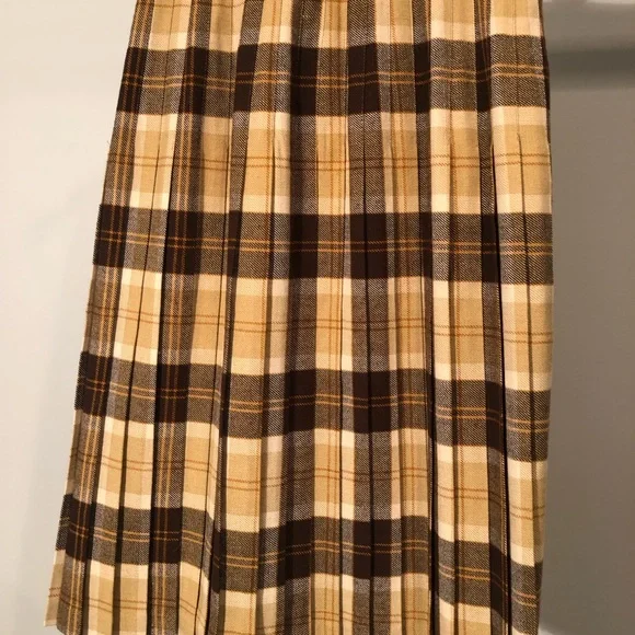 Plaid Brown and Tan Skirt pattern skirt. - Picture 5 of 7